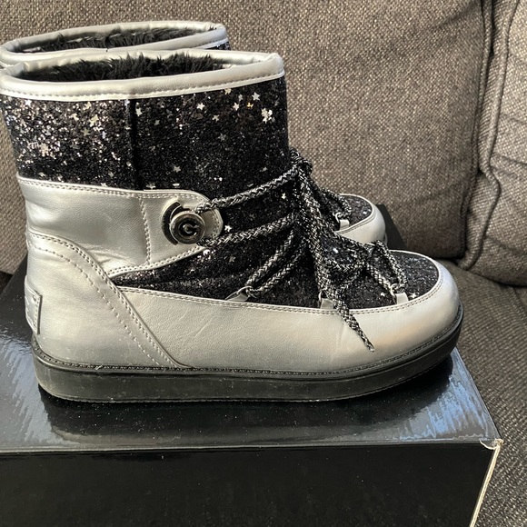 GBG BY GUESS silver/blk glitter boot - Picture 7 of 7